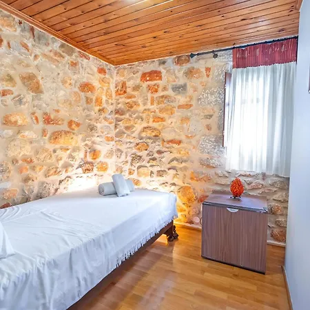 Castello Di Haria 4* Kalos (Laconia)