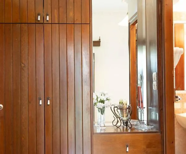 Lägenhetshotell Castello Di Haria